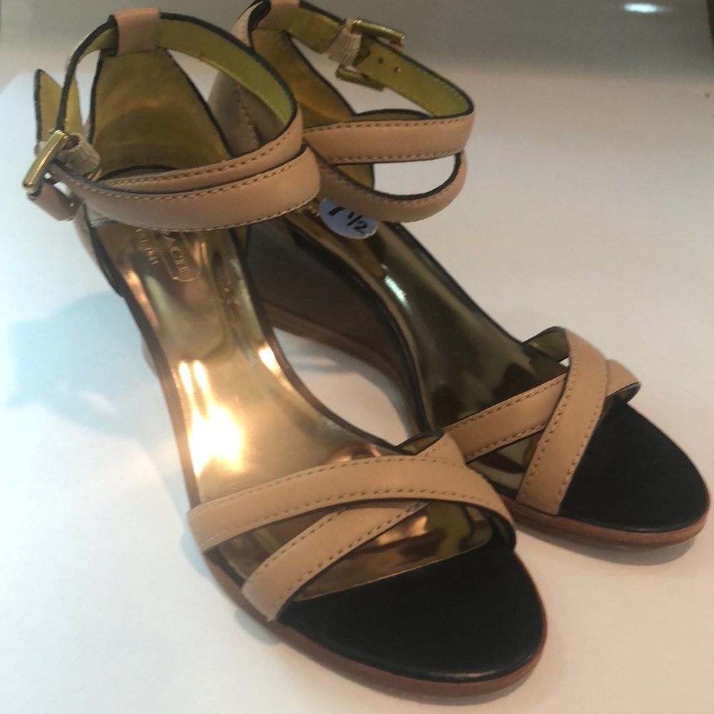 🇺🇸SALE 🇺🇸 Coach 7.5 B Heels wedges sandals